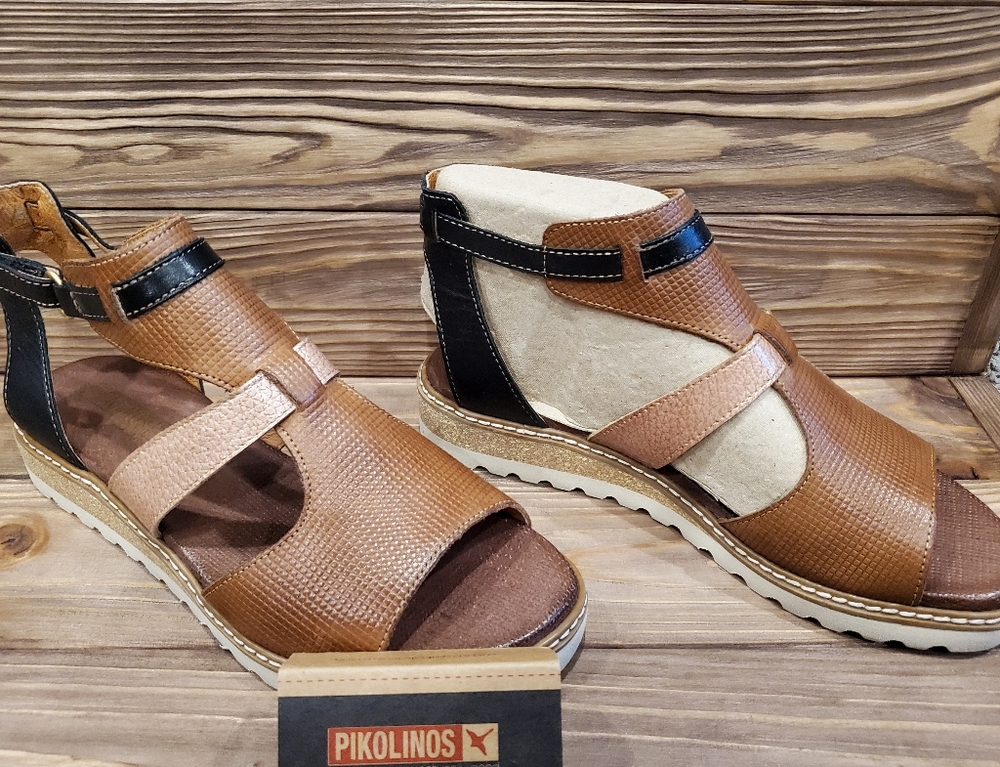 Pikolinos NWOT Ladies sandala